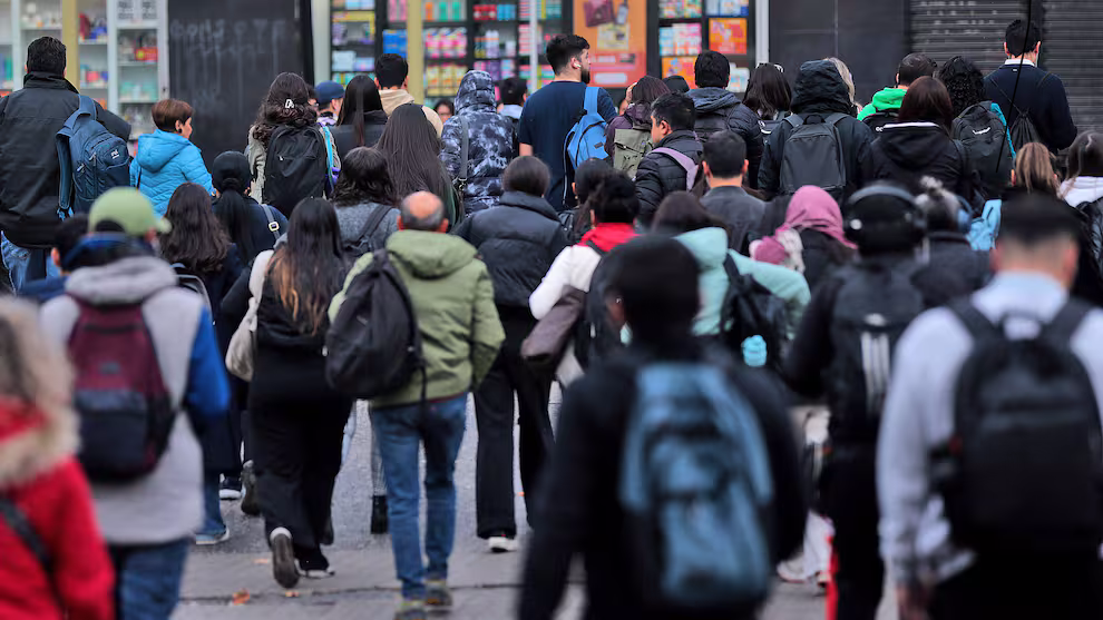 Noticia - Estudio revela que un 36% de las organizaciones prevé reducir su personal en lo que resta del año.